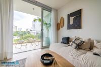 301 Emerald! Boutique building steps from the Shopping del Sol! - B&B Asunción