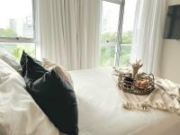 301 Emerald! Boutique building steps from the Shopping del Sol! - Chambres d’hôtes Asunción