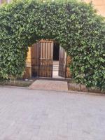 Garden View Royal Villa 284 - 210 meters space,17 min to Airport 1 min to Water Way, New Cairo - El Banafseg - B&B