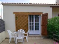 Maison 2 chambres à 900m de la plage, terrasse & BBQ - FR-1-540-305 - B&B