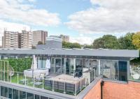 Luxury Penthouse with Private Hot Tub Overlooking Leeds City Centre - Chambres d’hôtes
