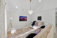 Renovated bungalow in DT Raleigh w firepit & king bed - B&B