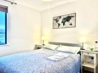 The Room King Size Bed and Private Bathroom - B&B
