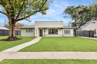 Luxury 4Bd 2Ba w Hot-Tub & Cinema Room - 14 guest - Bed and Breakfast Houston