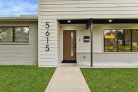 Luxury 4Bd 2Ba w Hot-Tub & Cinema Room - 14 guest - B&B Houston