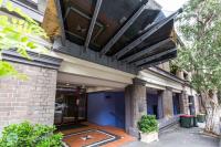 Surry Hills with views pool gym plus parking - B&B Sydney