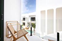 One-Bedroom Apartment with Balcony