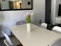 Gîte confortable avec piscine, parking et Wi-Fi à La Suze-sur-Sarthe - FR-1-410-399 - B&B La Suze-sur-Sarthe