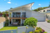 Laze at Lighthouse - family home with pool, heated pool Oct to Mar - B&B Port Macquarie