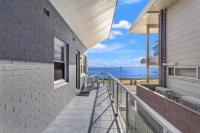 Bayside 6, 21 Victoria Pde - sensational water views, linen - Chambres d’hôtes Nelson Bay