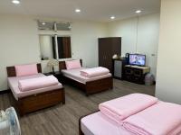 Quadruple Room with Shared Bathroom
