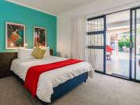 Chambre Lit Queen-Size - Vue sur Piscine