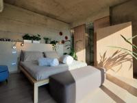 Superior One-Bedroom Apartment