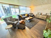 VILLA SUKKA - Elegant home - Community pool access - B&B