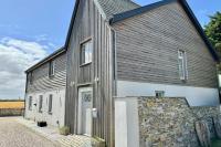 Seawynds Family Home SLEEPS 13 with Far Reaching Sea Views MAWGAN PORTH - Chambres d’hôtes Mawgan Porth