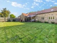 Stunning Barn with Hot Tub on a Secluded Farm - B&B Eckington