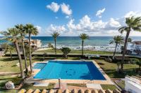 CT 262 - Faro's Flamingo Views - Beachfront Apartment- Cala de Mijas - B&B