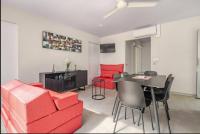 CASA MARIPOSA Punta Leona a 500 metros de la playa Alquiler de la casa entera o dos apartamentos abajo con cocina y jacuzzi o 2 cuartos con baños privados en la planta alta Para 1 a 22 personas Full equipada - Ferienwohnung Punta Leona