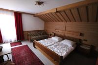 Three-Bedroom Apartment with Shower