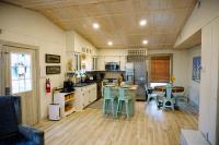 Ami Tree House - B&B