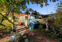 Cozy AF Medusa the Bus-Lux - B&B