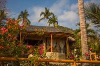 Panchos Paradise Cabaña Bamboo - B&B