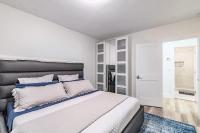 Designer Sun Filled Condo - Walk to Town - B&B St. Petersburg