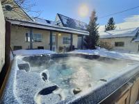 Gem Palace with Hot Tub Sauna - Ferienwohnung