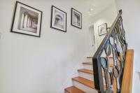 Top Floor - Sun Filled Home - Jacuzzi - Pets Ok - B&B