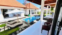 UCU House Jimbaran - B&B