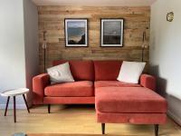 Beautiful cottage a stones throw from the beach. - B&B Llanbedrog