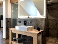 Estudio con balcón