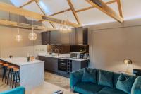 Magistrates Penthouse Suite - Town Centre Apartments with Spa - B&B Morpeth