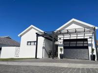 Luxury Paradise Getaway Pool & Wi-Fi - B&B