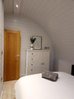 The Ness, Lodge with Hot Tub - Chambres d’hôtes Crieff