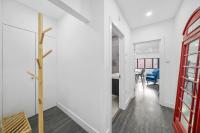 Deluxe One-Bedroom Apartment
