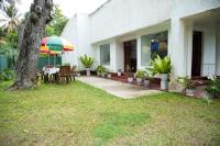 Beach Raised Guest House - B&B