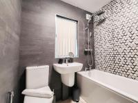 Spacious 3 Bedroom Home - Near Nec, Birmingham Airport & Solihull - Chambres d’hôtes Birmingham