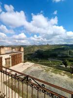 Casa Guglielmo with a castle view - B&B