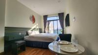 Modern Apartment with Large Balcony - B&B