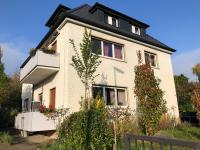 Rote Etage, Fränkisches Design, Süd-Balkon in nur 50 Schritten zum Radweg, ideal for Long Stay, Relocation - B&B