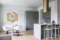 Unique 50s Style Suite, autohalli - B&B Kuopio