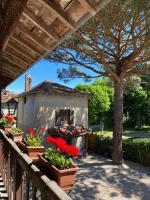 Maison de charme, Maison carrée - B&B Joyeux