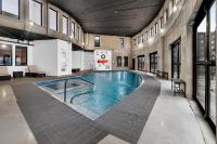 Royal Oasis Indoor Pool, FREE Parking, Near NYC - B&B Elizabeth