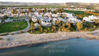 Seaside Escape Apartment - B&B Larnaca