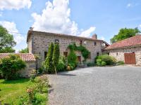 Gite des Chirons, 30mins Puy du Fou - B&B