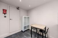 Radiant Studio Nook with Full Kitchen - Bed and Breakfast Londen