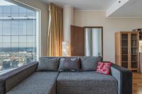 Deluxe One-Bedroom Apartment with Harbour View
