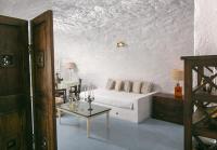 Premium Cave Suite with Hot Tub & Caldera View