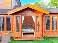 Blissful Wooden Haven - complete place is yours 5 min drive or train from parramatta - B&B